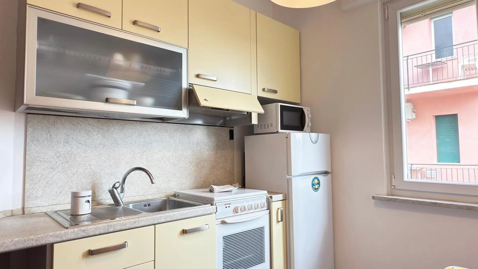 200 Mt Dal Mare - Due Balconi E Vista Sul Mare Apartment Pietra Ligure 0*,  Italy